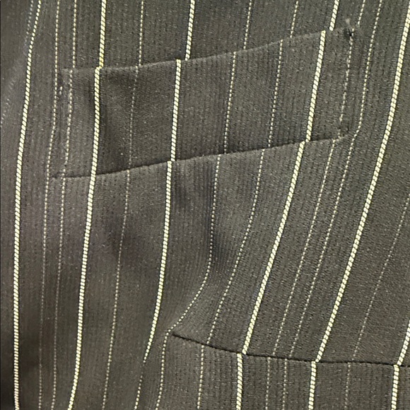 Harve Bernard Black Pinstripe Womens Suit - Picture 7 of 8